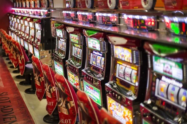 Live Sic Bo table at helen555 with multiple camera angles and betting interface
